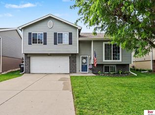 19015 R St, Omaha, NE 68135