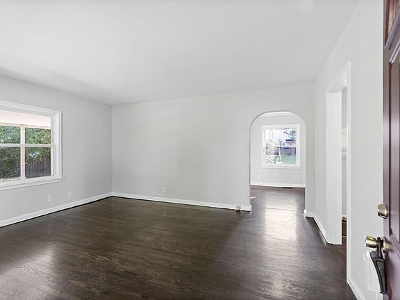 4th image of 979 Lincoln St
