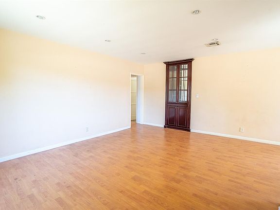 4th image of 7716 N Glenoaks Blvd