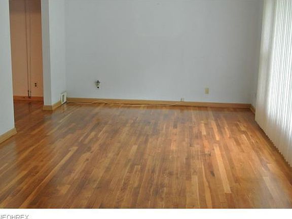 3rd image of 1670 Beverly Hills Dr