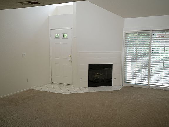 5th image of 24107 Del Monte Dr Unit 27