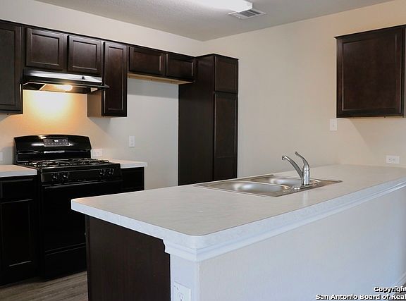 3rd image of 466 Moonvine Way