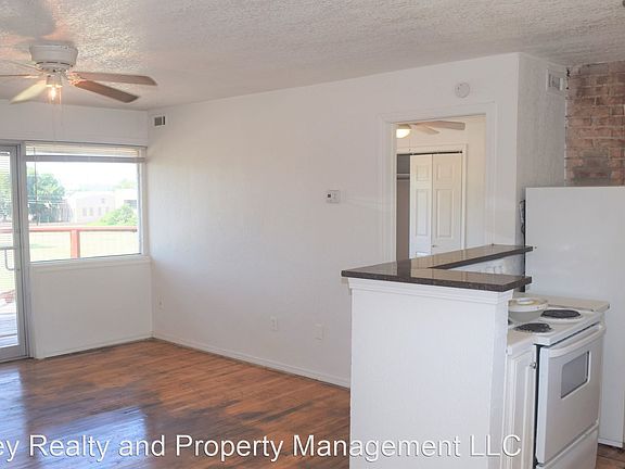 5th image of 229 E Madison Ave APT 2