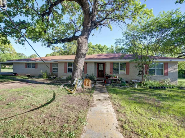 604 W Sherman St, Chico, TX 76431