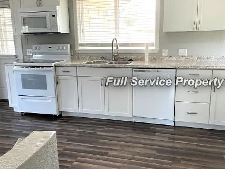 602 S 20th Pl — Photo 8