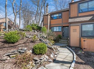 96 Round Hill Rd, Dobbs Ferry, NY 10522