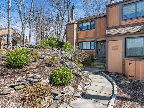 96 Round Hill Road Road, Dobbs Ferry, NY 10522