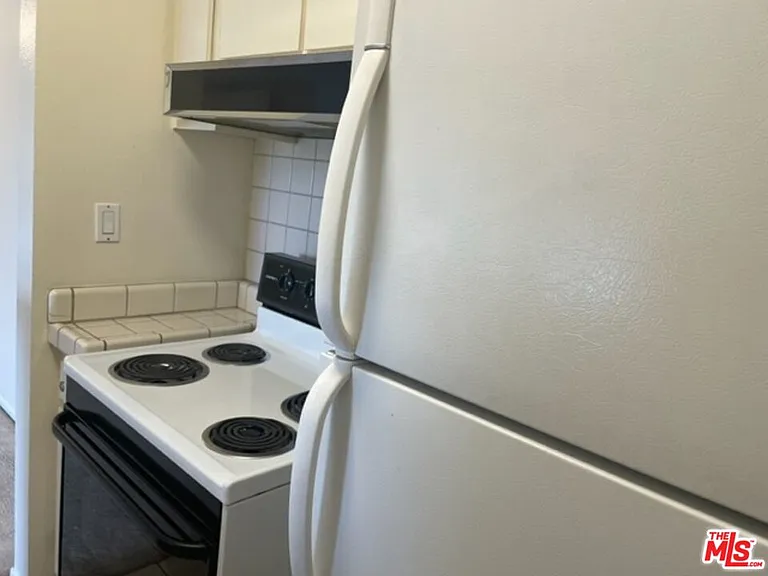 18307 Burbank Blvd #207 — Photo 7