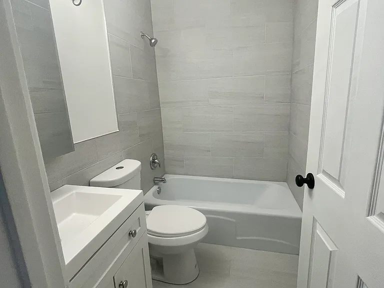 3900 N Pine Grove Ave #411 — Photo 5