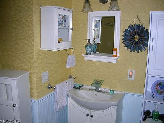 3rd image of 1007 28th St NE