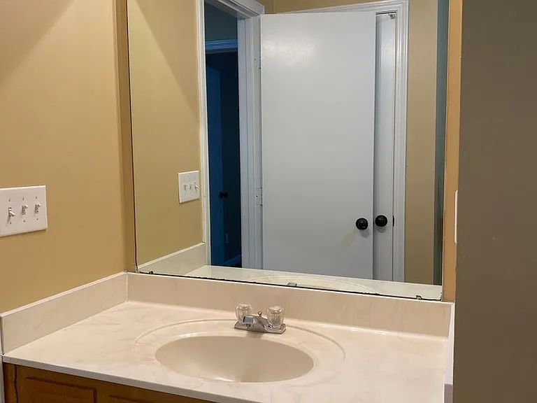 3865 Northeast Dr — Photo 10