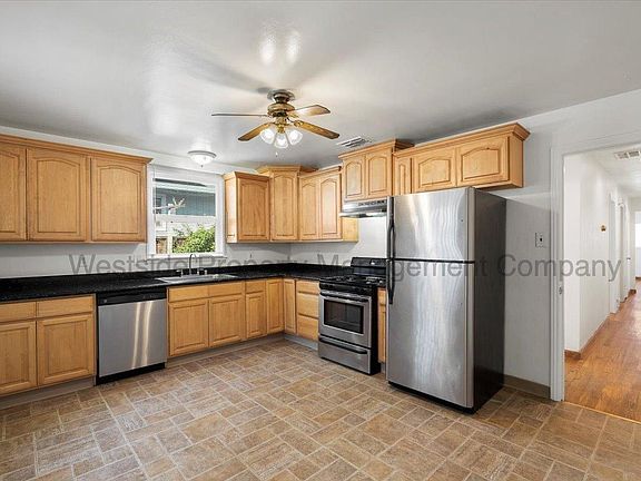 4th image of 385 N 16th St