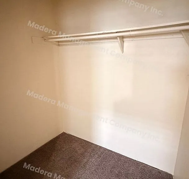 210 N C St — Photo 9