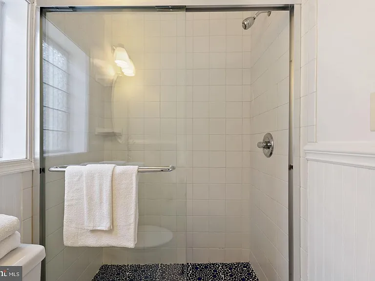 1528 Covington St — Photo 26