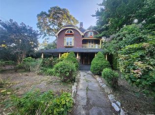 80 Ocean Ave, Bay Shore, NY 11706