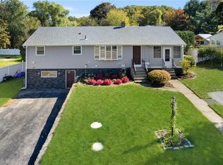 325 Simmonsville Ave, Johnston, RI 02919