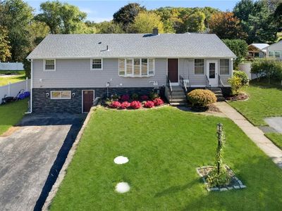 325 Simmonsville Ave, Johnston, RI, 02919