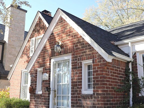 4th image of 2389 Buckingham Ave