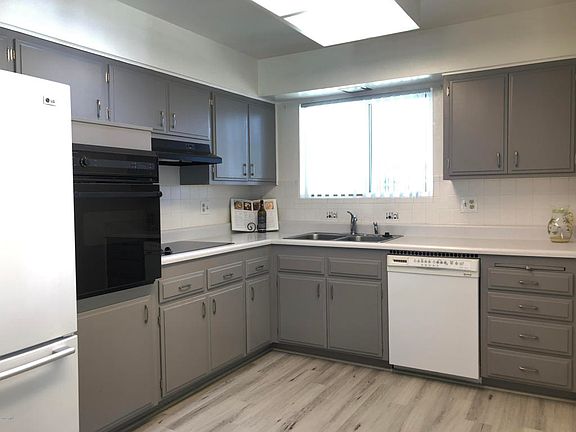 4th image of 10934 W Peoria Ave