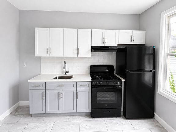 2nd image of 897 Hunterdon St Floor 2