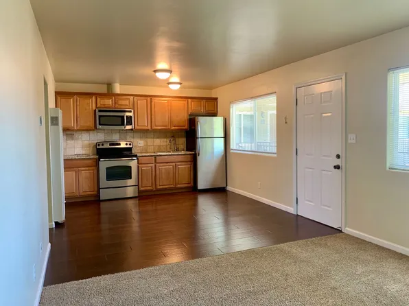 Nash 350, 350 Nash Rd APT 8, Hollister, CA 95023