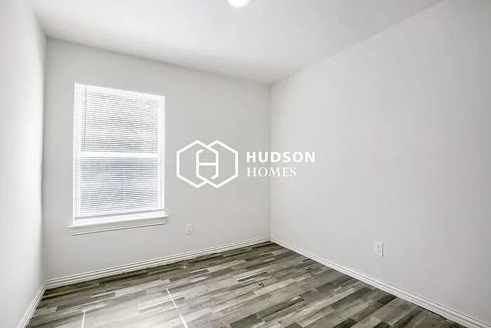 621 W Sabine St — Photo 9