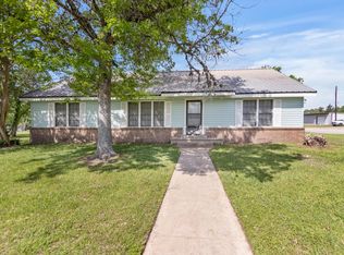211 15th St, Hempstead, TX 77445