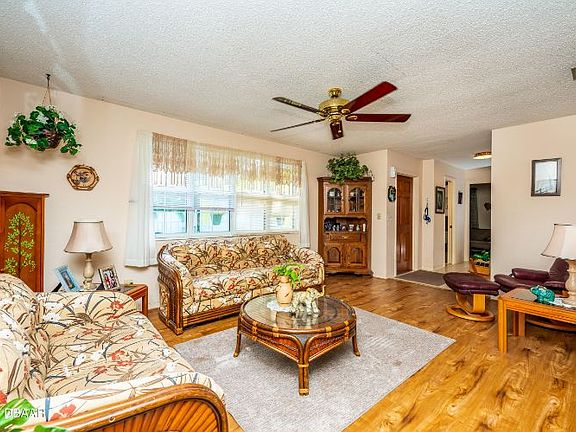 5th image of 92 E Bayshore Dr