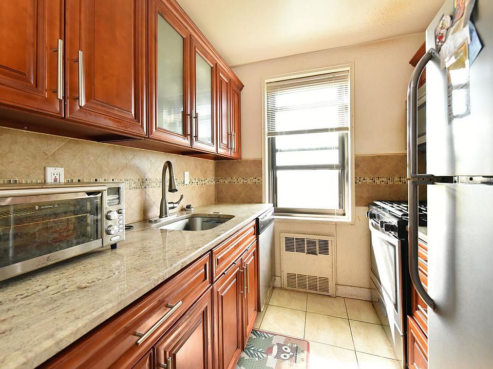 1st image of 84-01 Main St #723