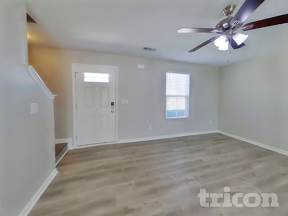 3rd image of 1868 Belle Arbor Dr