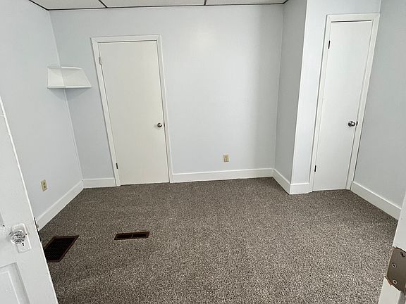 5th image of 594 Jefferson St