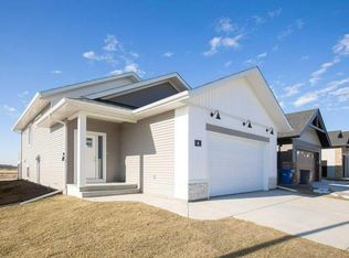 4 N Emmett Cres, Red Deer, AB T4P3G8