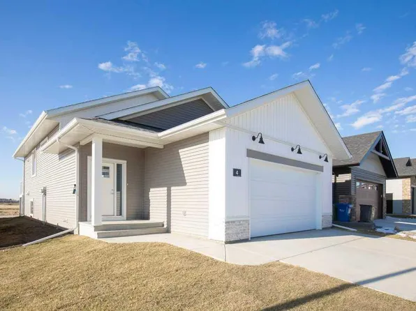 4 N Emmett Cres, Red Deer, AB T4P 3G8