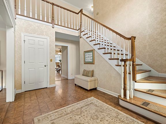 5th image of 2014 Burr Oak Dr W