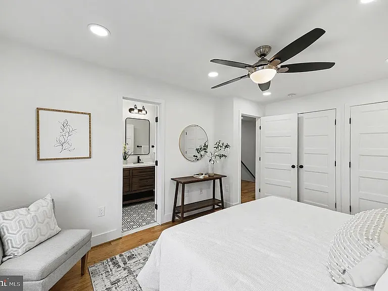 1427 Parkwood Pl NW — Photo 17