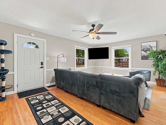 4th image of 1427 Park Ave