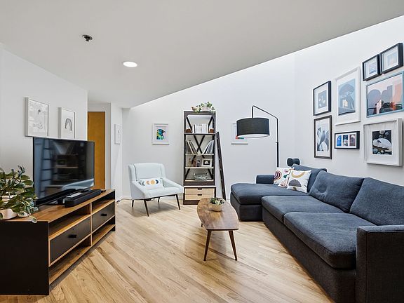 5th image of 2300 W Wabansia Ave APT 337