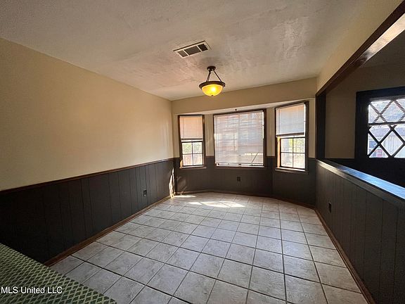 4th image of 143 Waywood Dr