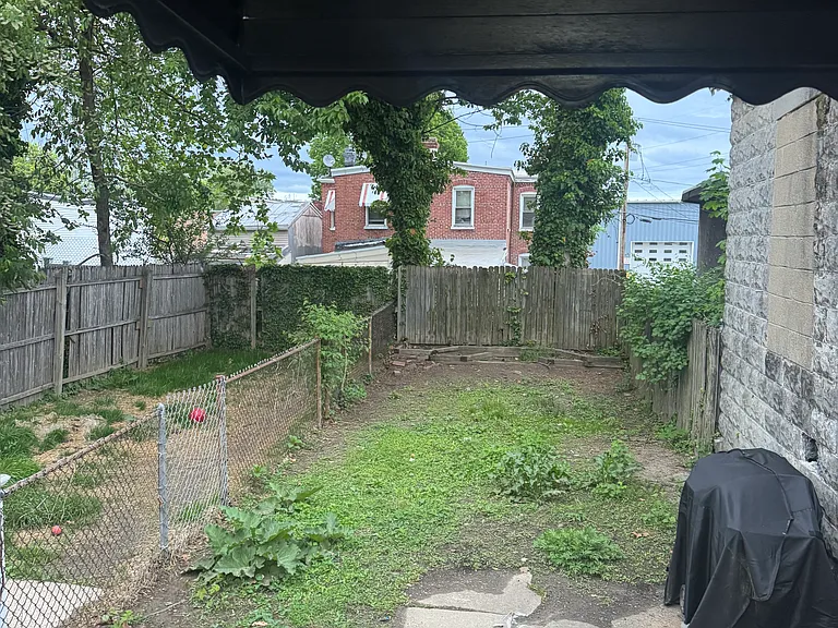 319 7th Ave — Photo 8