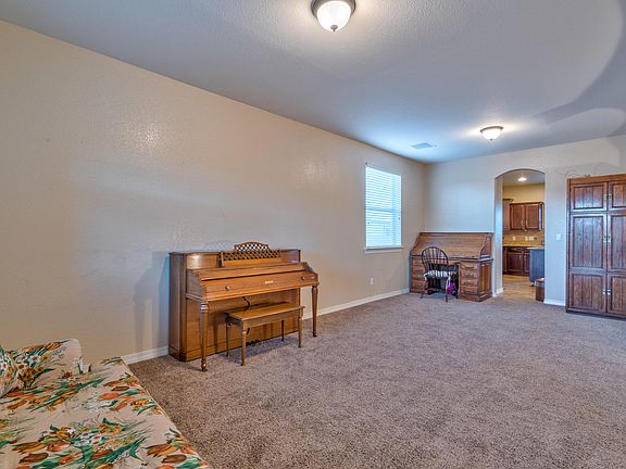 4th image of 505 Valley Elm Dr