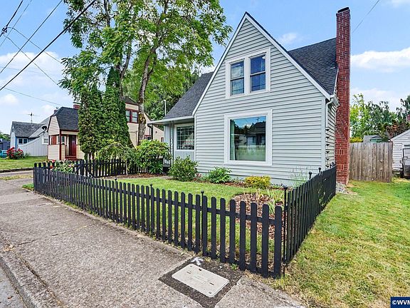 3rd image of 1435 17th St NE