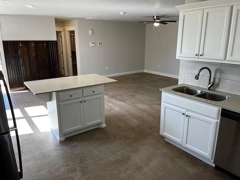 324 SW 6th St #324 — Photo 20