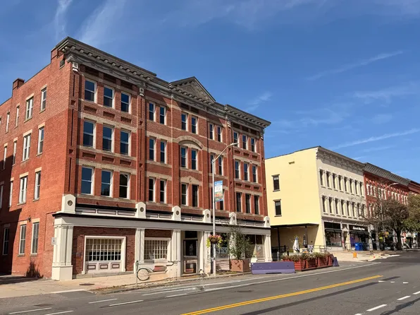 69 S Pleasant St, Amherst, MA