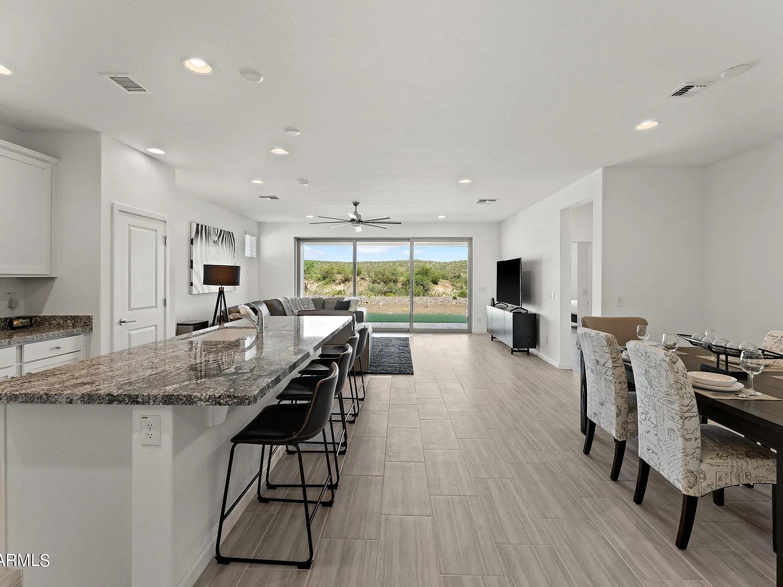 3 bed, 2.0 bath, 1831 sqft, $3,500 — Photo 2