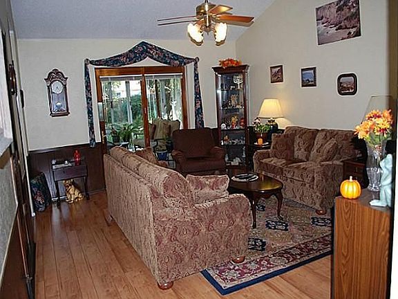 2nd image of 805 Monticello Ct