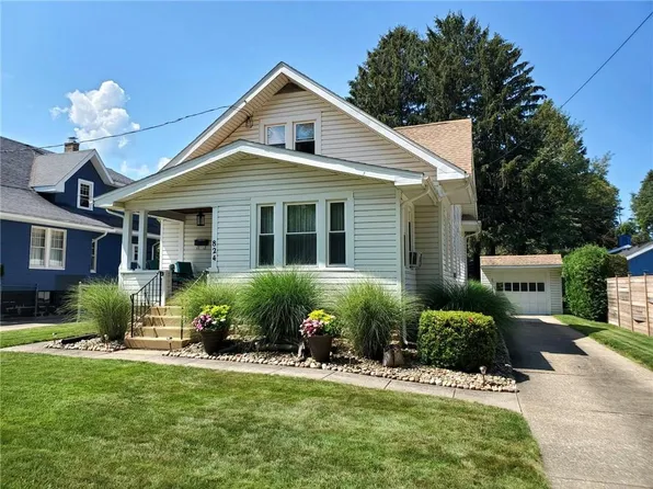 824 Clifton Dr, Erie, PA 16505