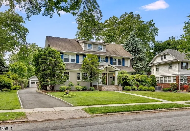242 Forest Ave — Photo 1