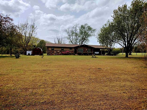 3rd image of 403 S Bayou Dr