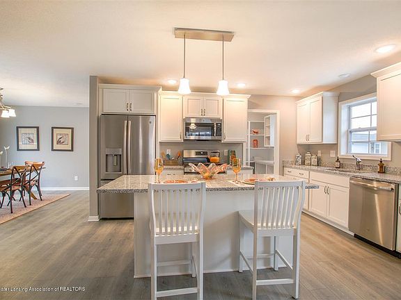 5th image of 3274 Hamlet Cir