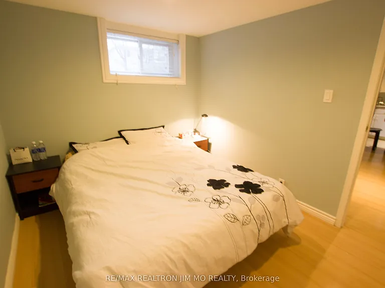192 Maxome Ave — Photo 4